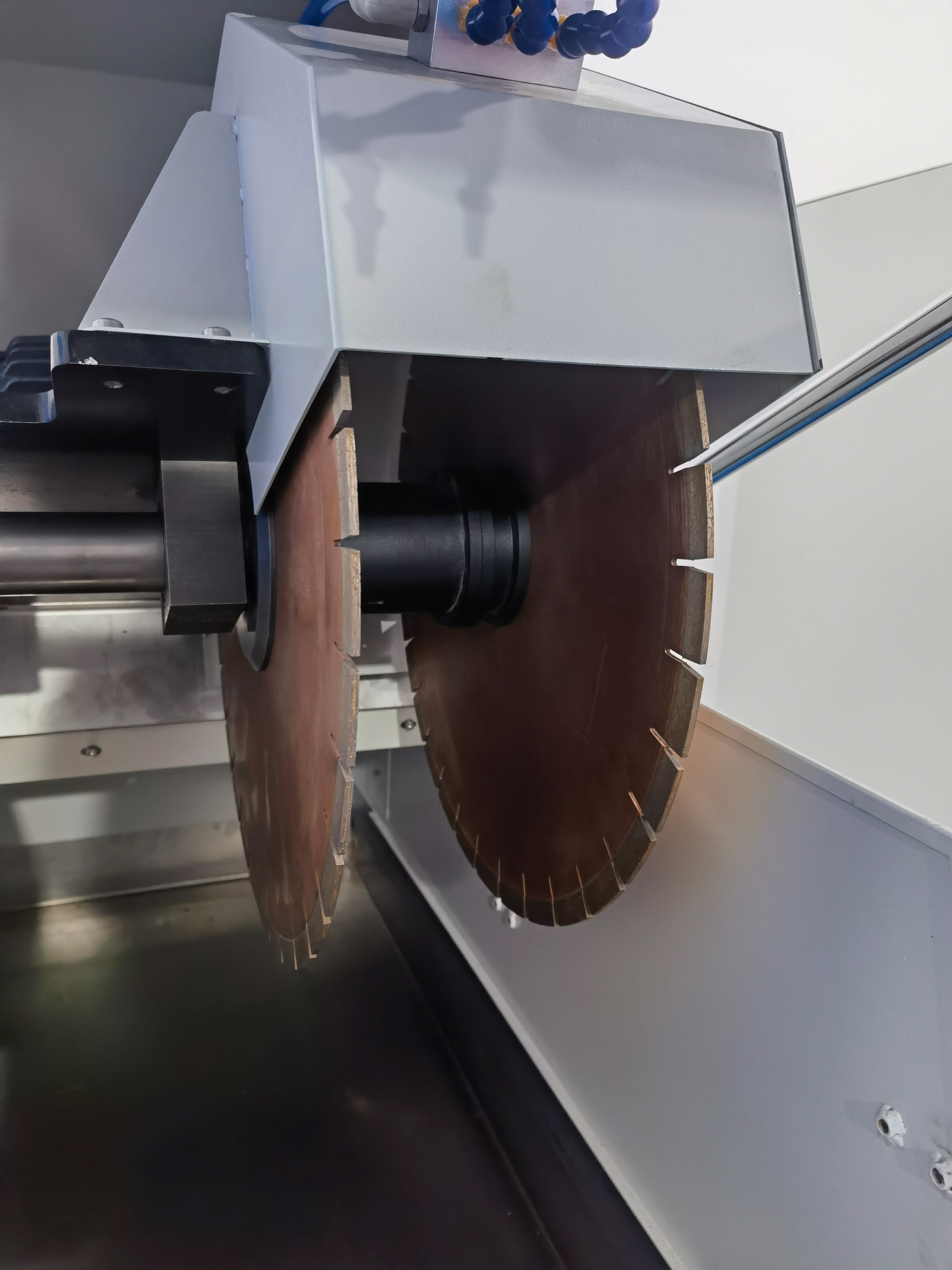 全自动沥青混淆料双面切割锯 - 亚洲必赢仪器装备中国有限公司