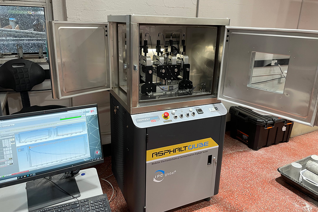 四点弯曲梁疲劳试验系统 - 亚洲必赢仪器装备中国有限公司